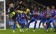 开云体育官网-包含曼联继续保持不败，英超赛场表现抢眼的词条