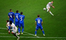 开云体育下载-欧冠资格赛强队领先，小组战事一触即发的简单介绍