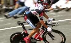 开云平台-教科书般的胜利，詹姆斯全能表现引领广厦淘汰猛龙