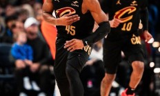 开云官方app入口-骑士遭遇惨败，连续丢失比赛