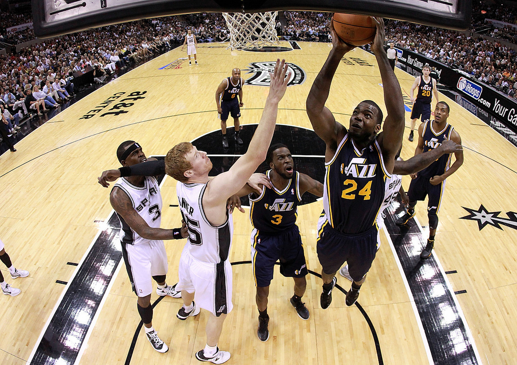 关于公牛翻盘火箭，字母哥状态火热的信息