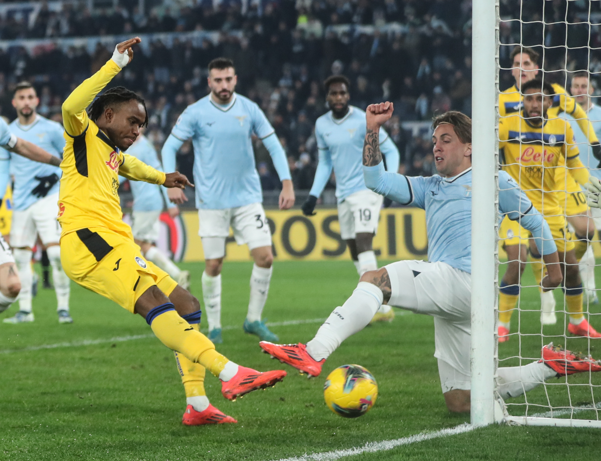 包含意大利顶级联赛排名：亚特兰大升至前列的词条