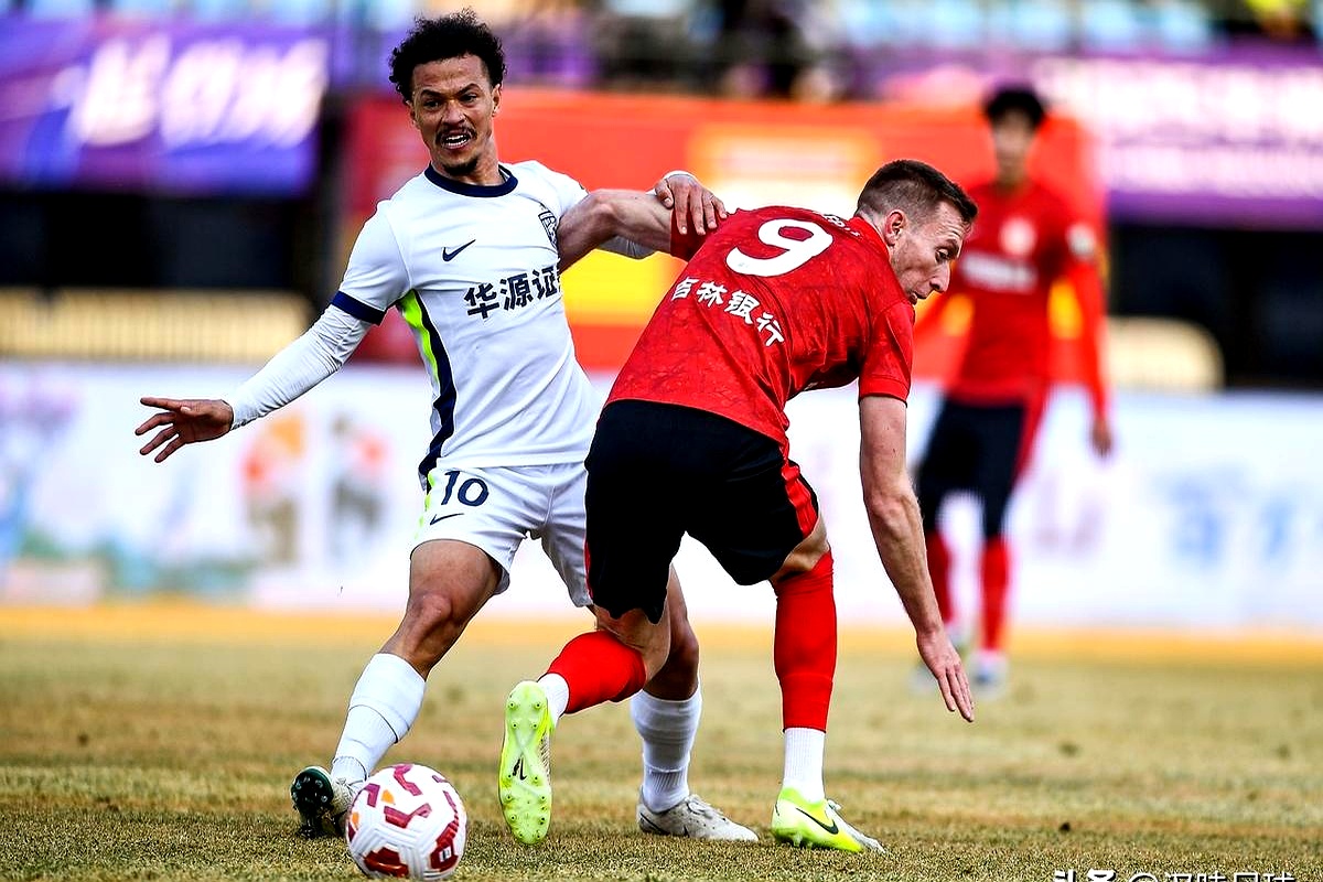 包含阿拉维斯客场战平，保持不败纪录的词条