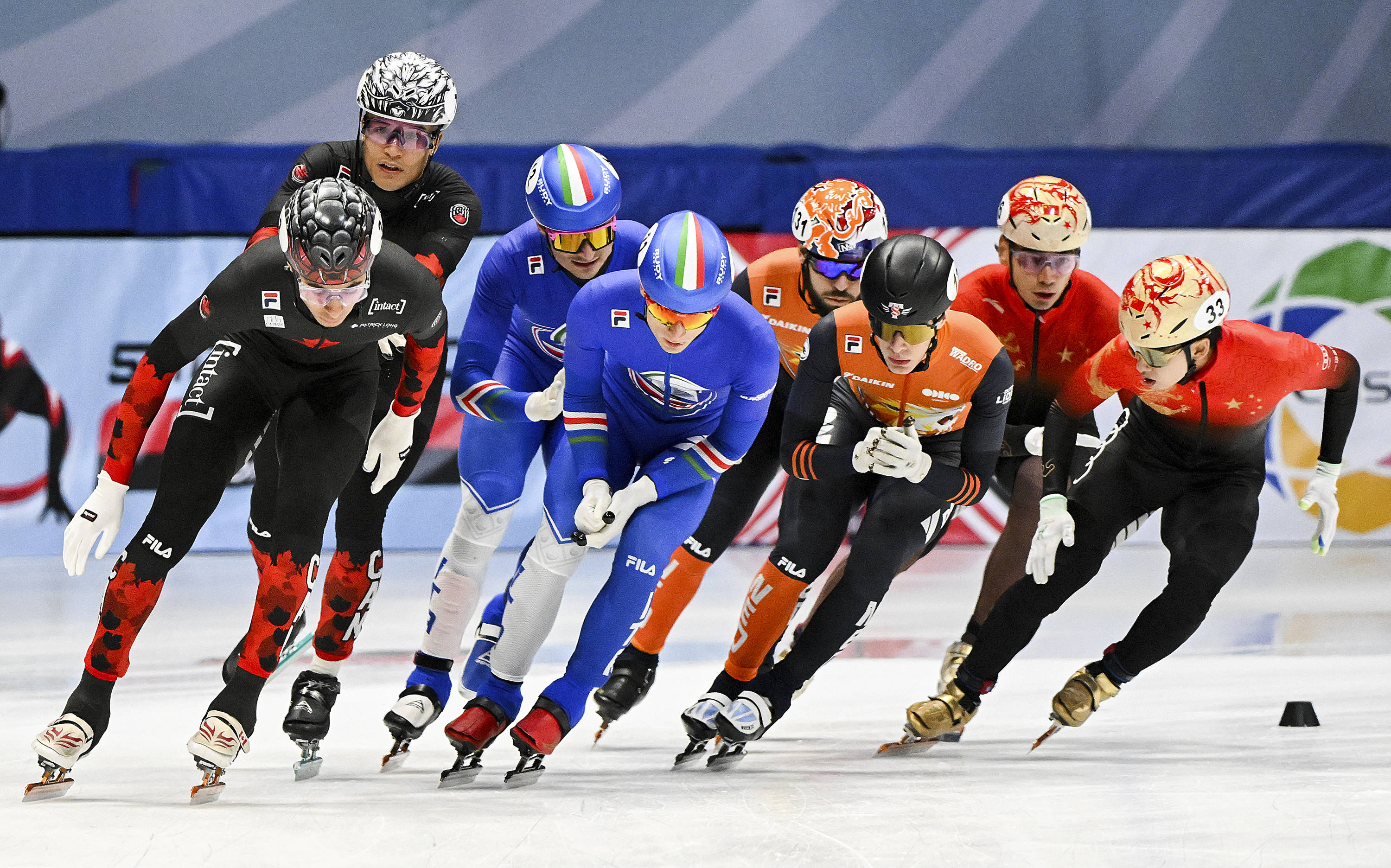 亚洲足球冬季训练开始，球员纷纷展现出色表现的简单介绍