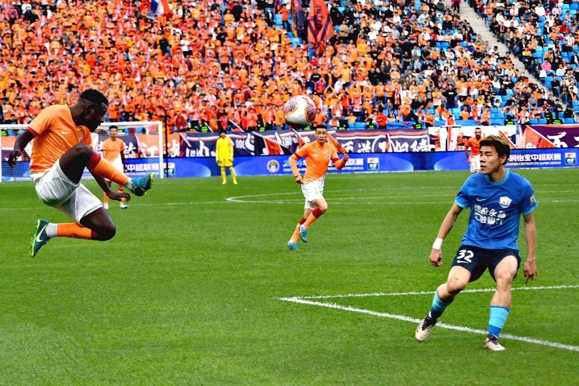 包含小牛老将全面发威，帮助球队逆转比赛的词条