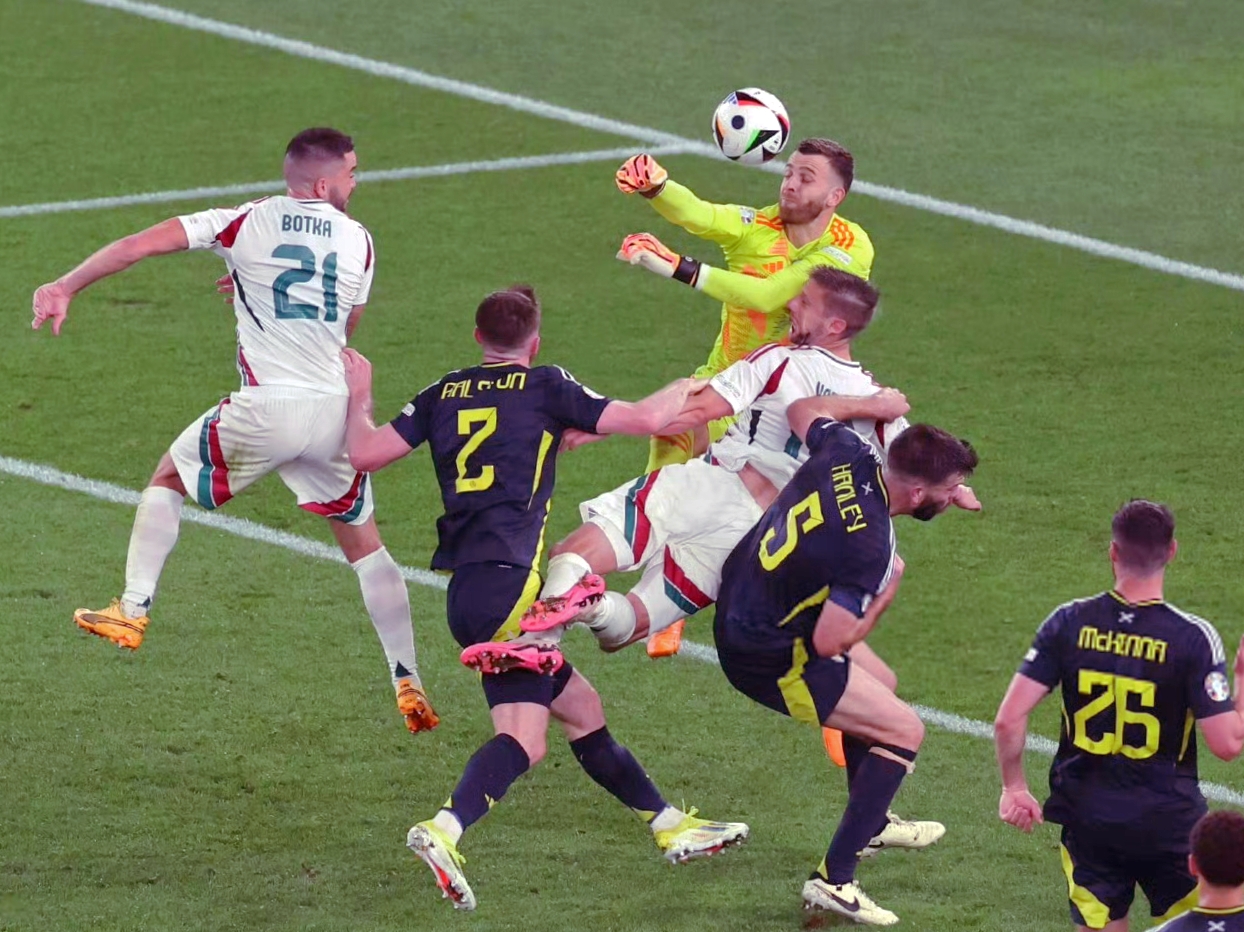 足球比赛不仅是体育竞技，更是精神对决的简单介绍