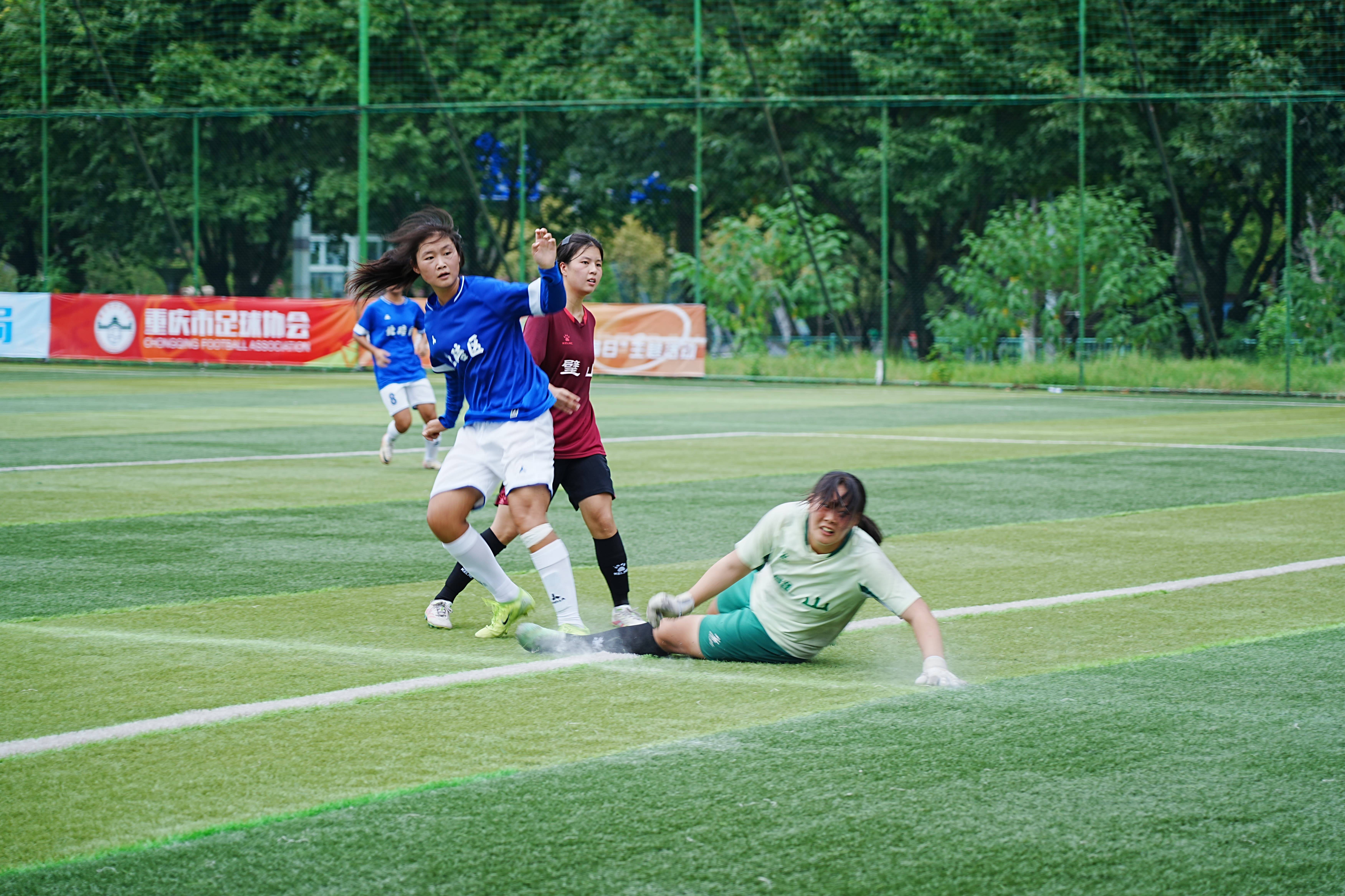 女足锦标赛紧张开赛，淘汰赛已开始