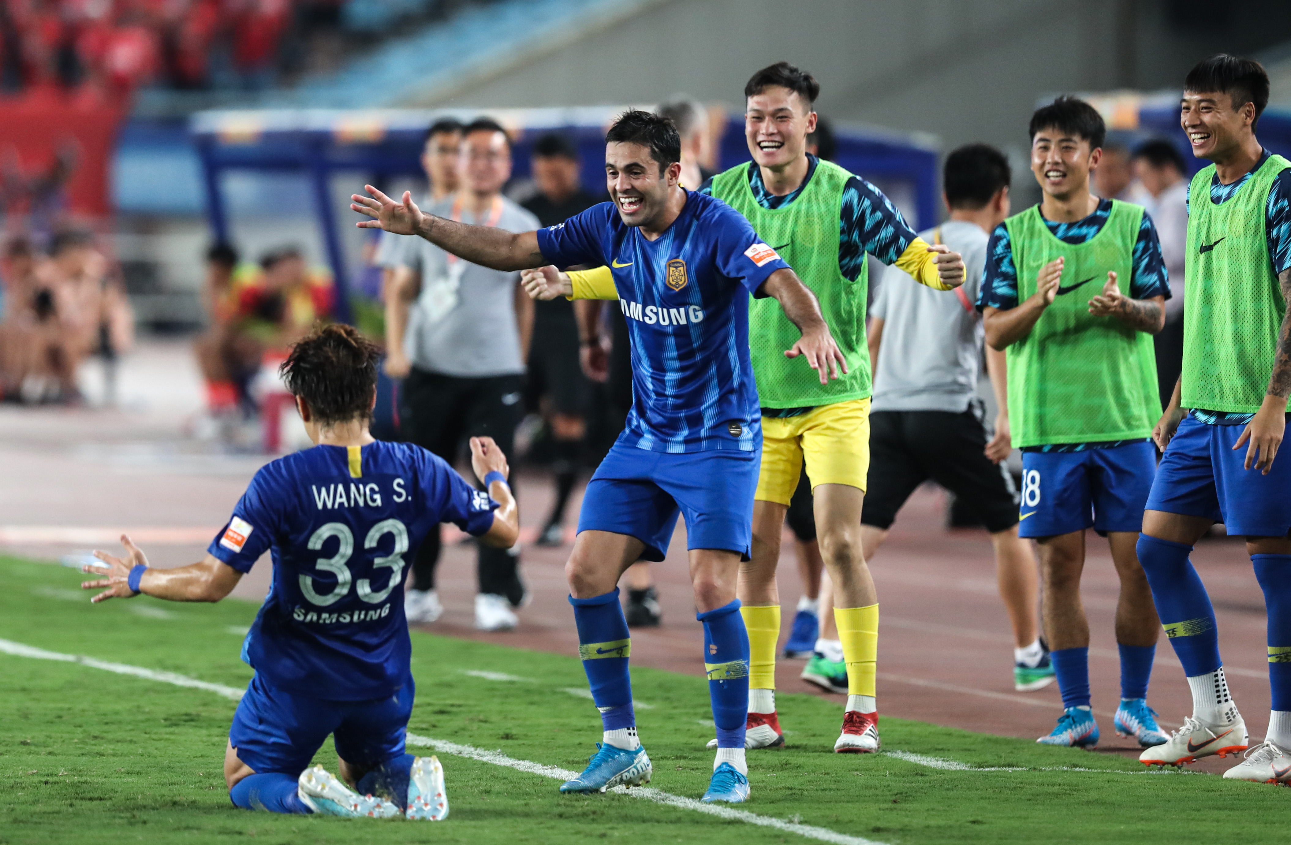 恒大客场告捷，憾负江苏苏宁