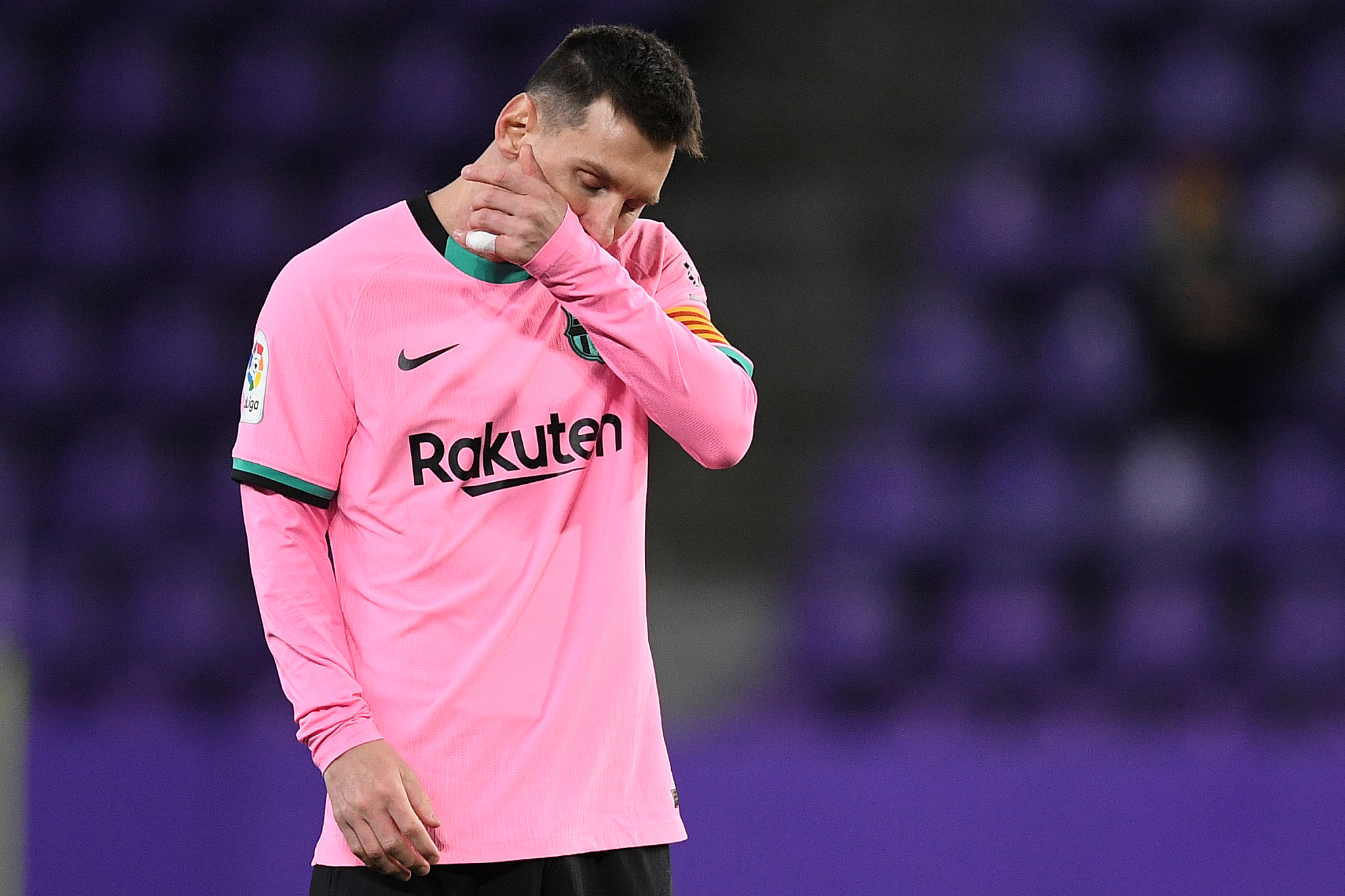 关于埃瓦尔后防连吞两球客场失利的信息