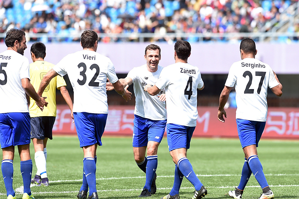 包含萨索洛球员备战下一场比赛，力求全力以赴的词条