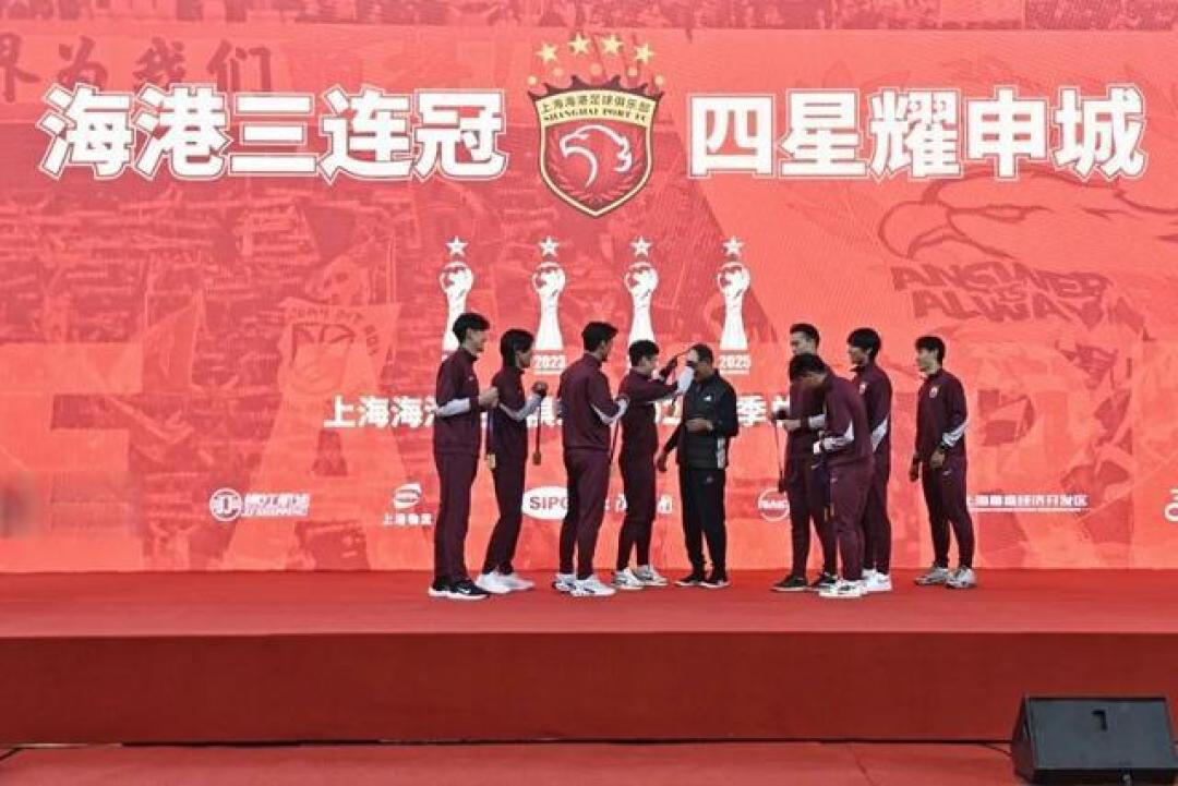 关于足球亚洲盛典：顶尖球队抢夺荣耀，胜利之路的信息