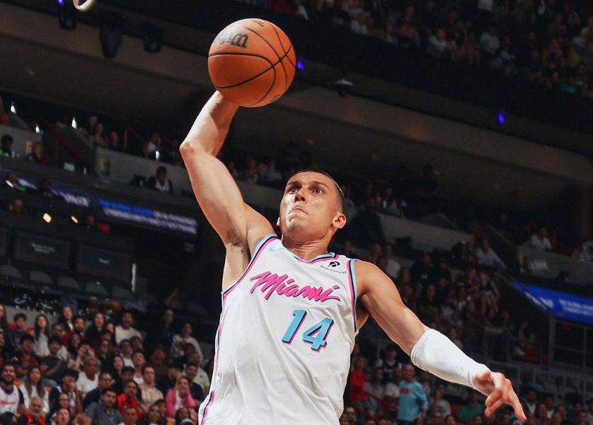 包含意大利男篮强势德国男篮，塔图姆送出助攻的词条