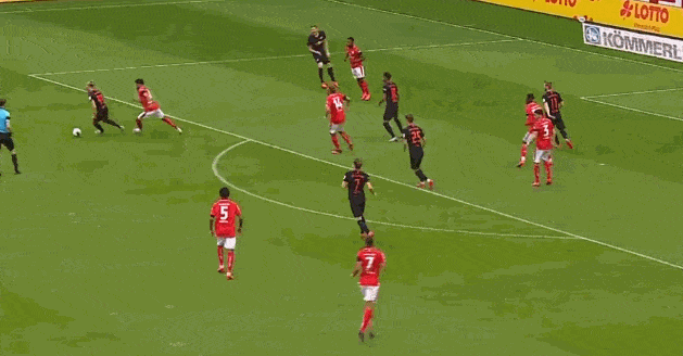 西班牙轻取那不勒斯，恩昆库完成帽子戏法的简单介绍