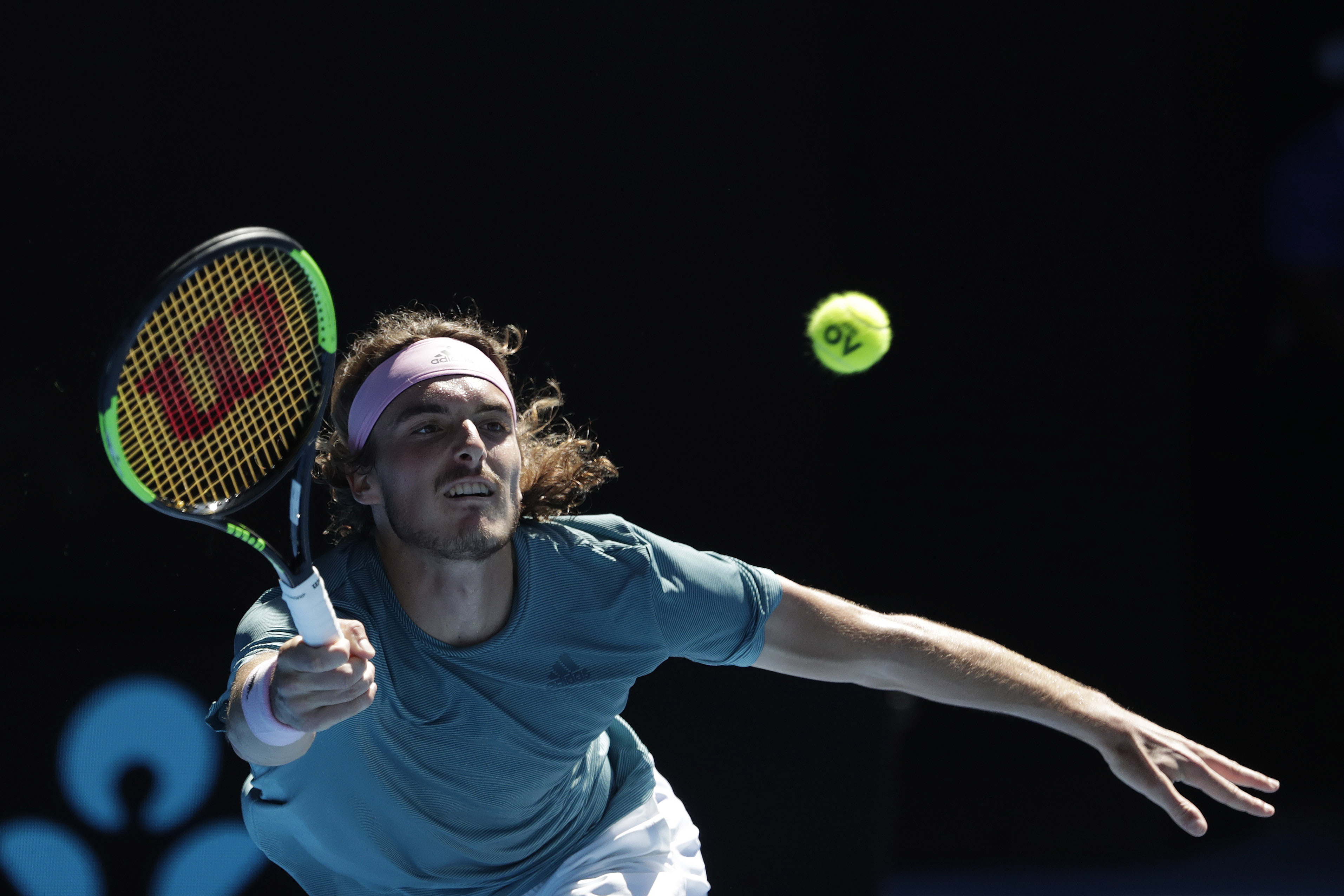 包含温网轻取拉沃尔杯，西西帕斯惊艳四座的词条