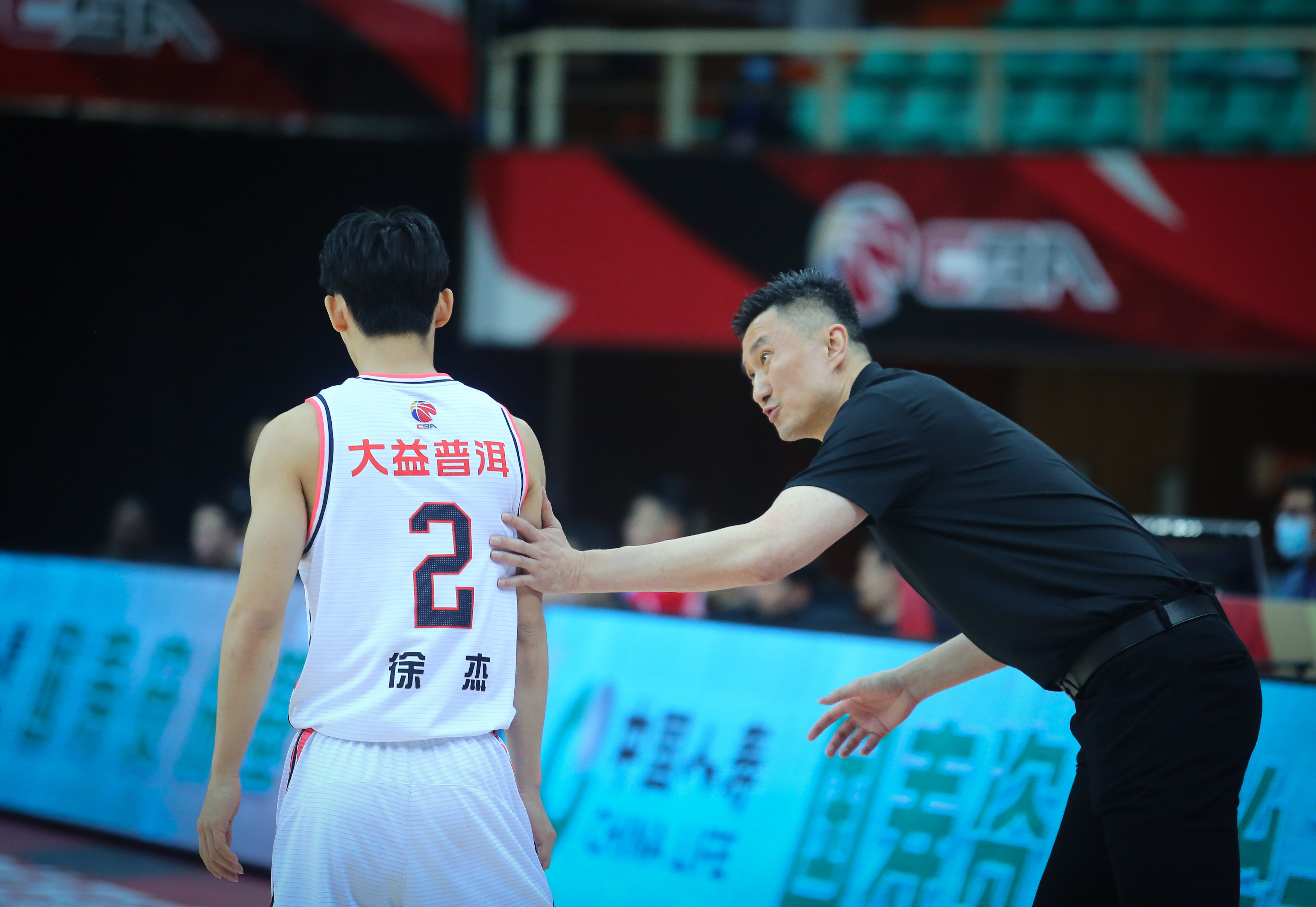 包含深圳队翻盘雄鹿，张镇麟扛起全队的词条