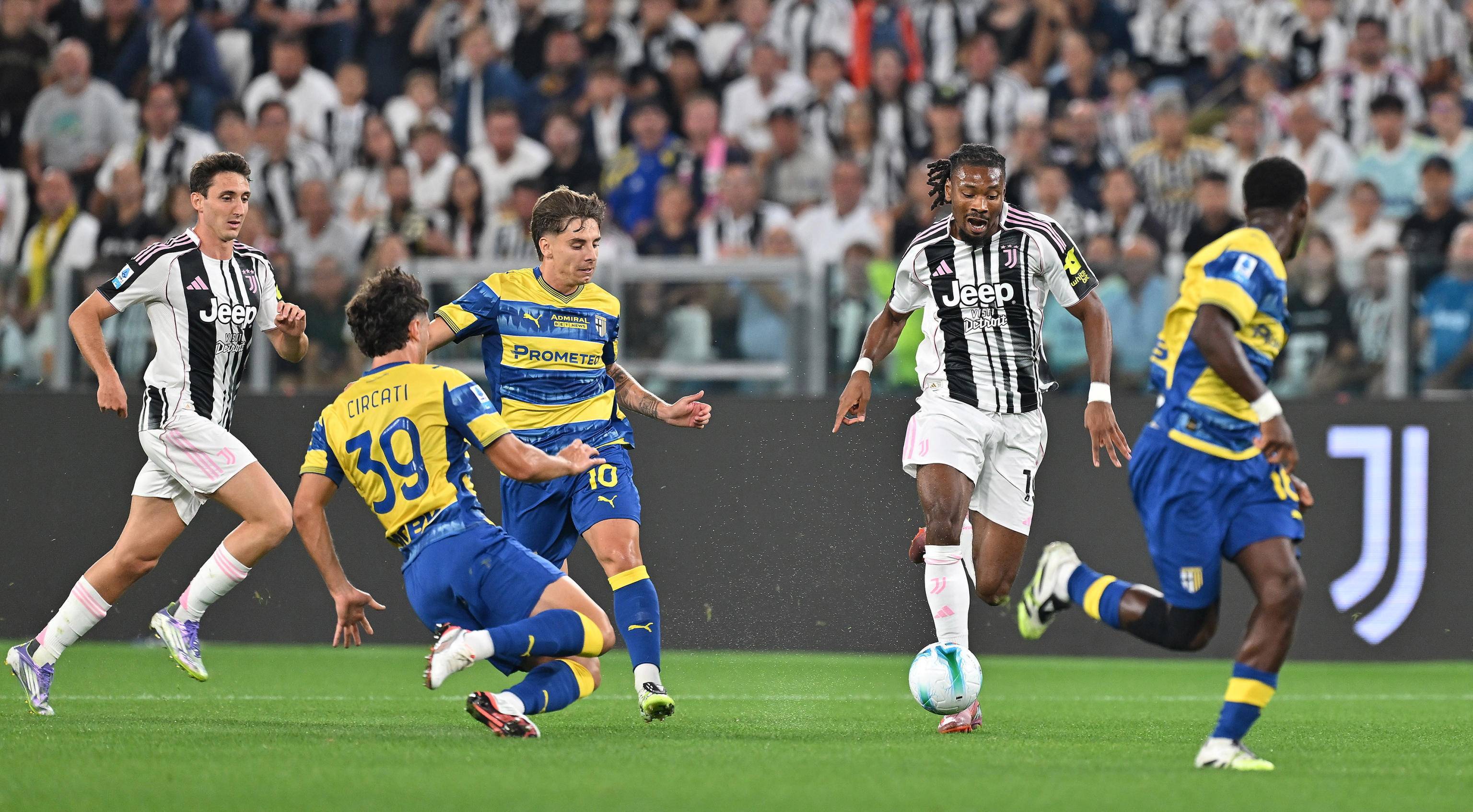 尤文图斯主场大胜卡利亚里，继续领跑意甲榜首的简单介绍