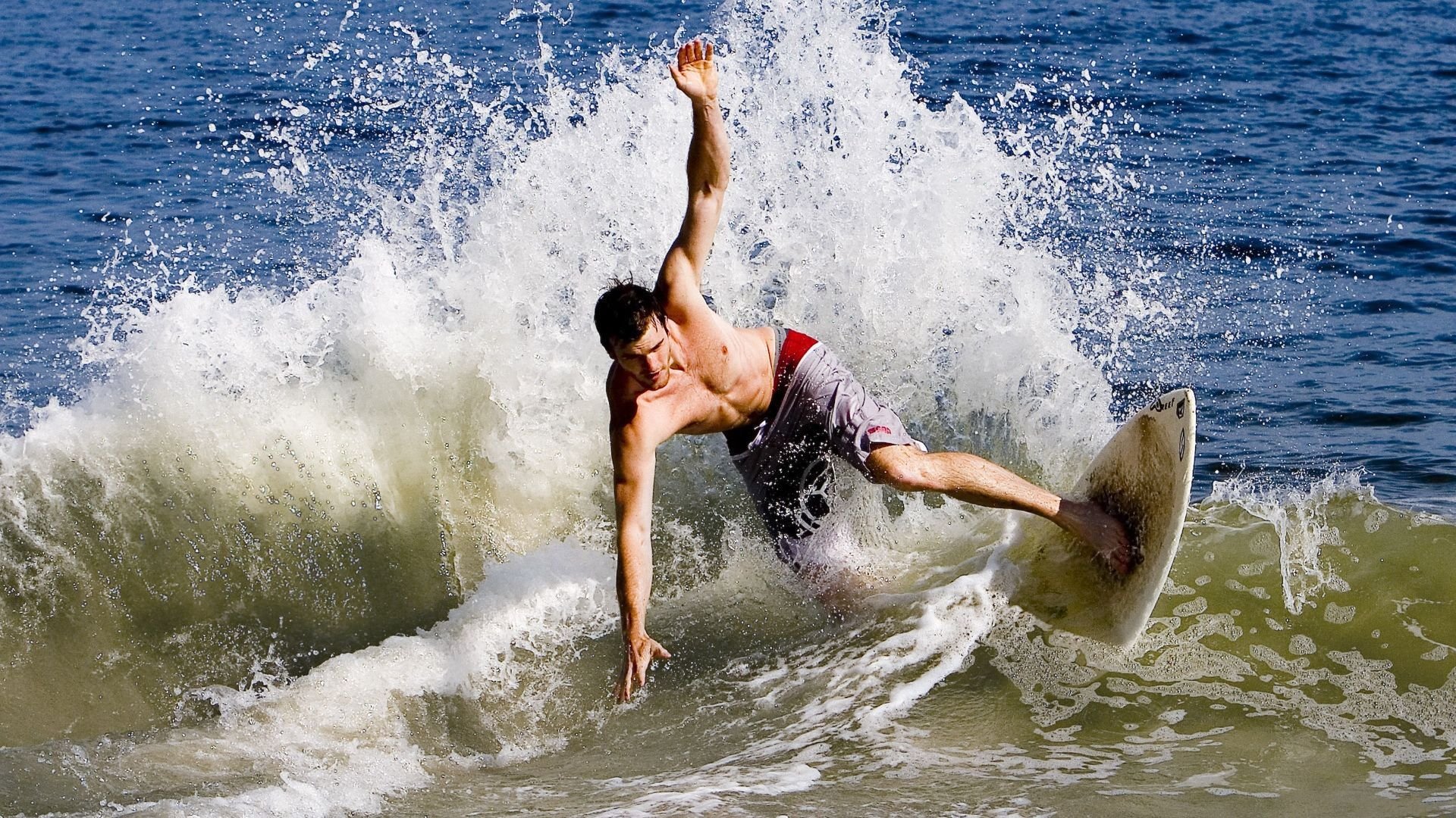 皮克临危受命导演逆转，曼城绝境翻盘马赛彰显唯一性