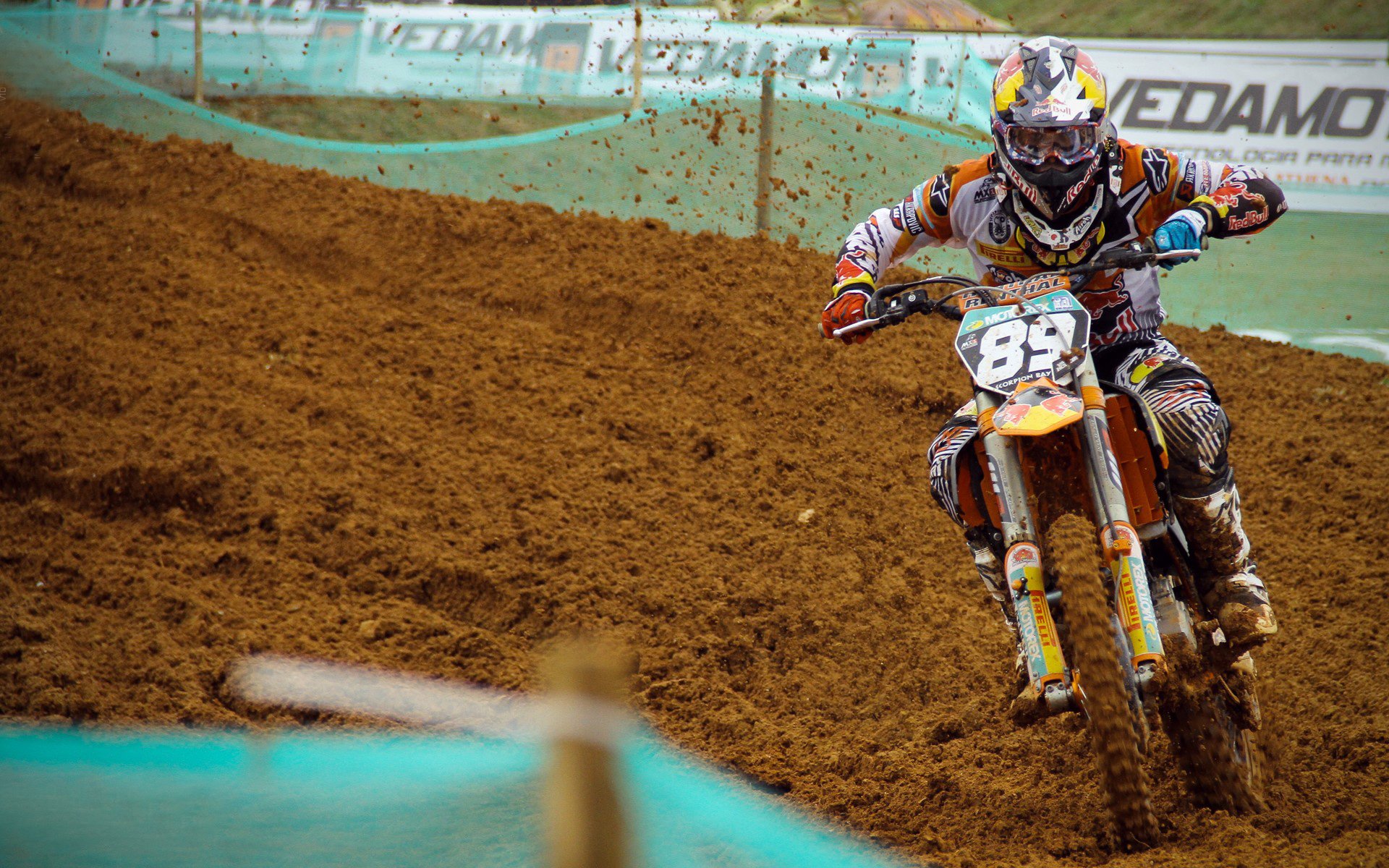 跨界征服，从足球场到F1赛道，智利精神与坎特式接管